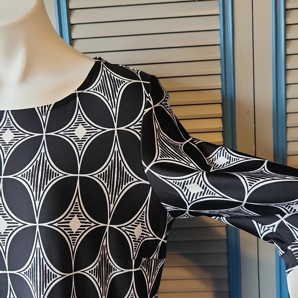 Roz & Ali Women’s Geometric Print Dress with Flare Sleeves - Picture 7 of 13